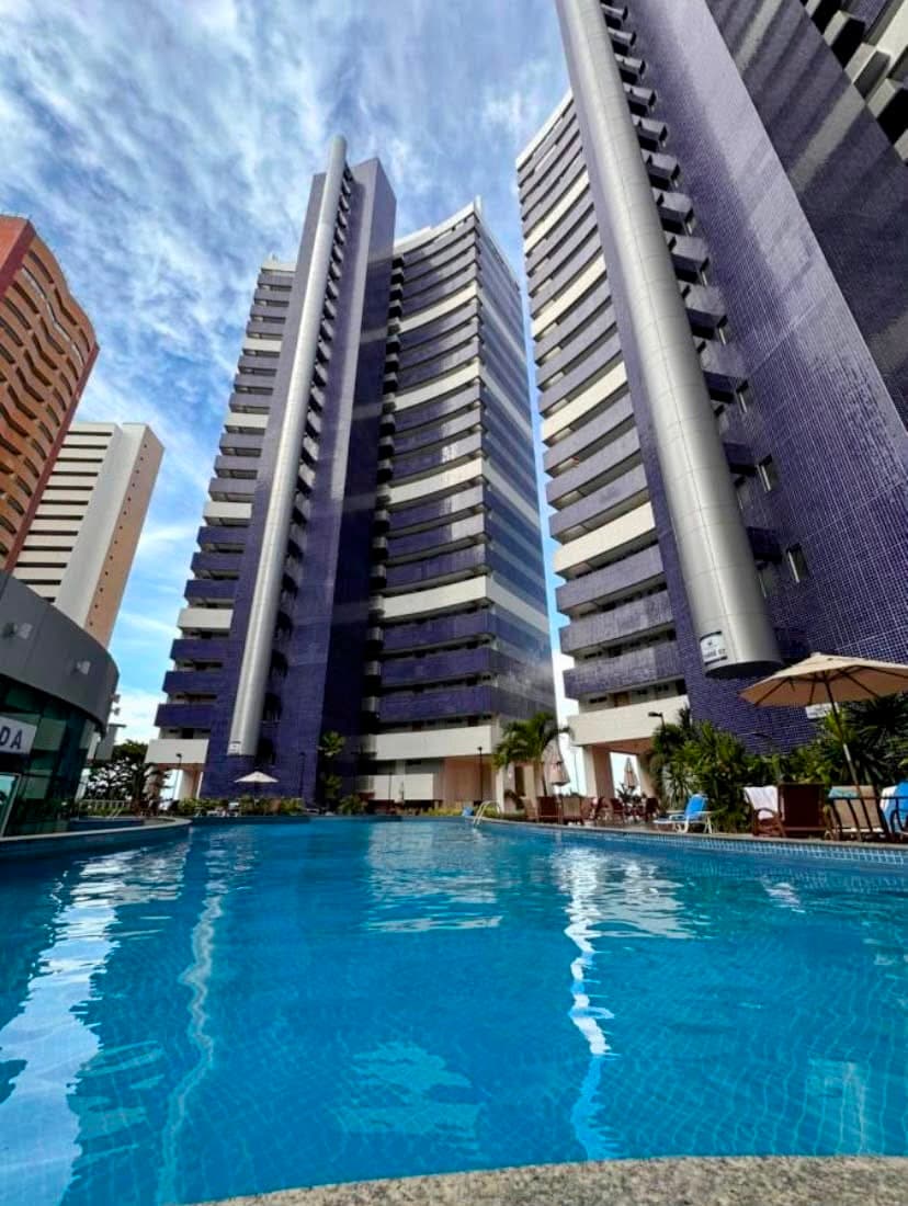 Piscina e torres do Beach Class Fortaleza no Meireles