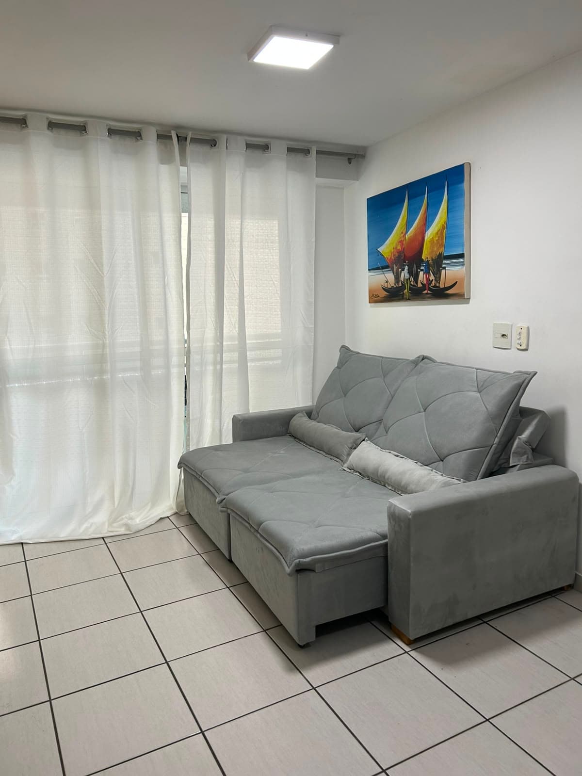 Sofá-cama de uma unidade de referência do Beach Class Fortaleza